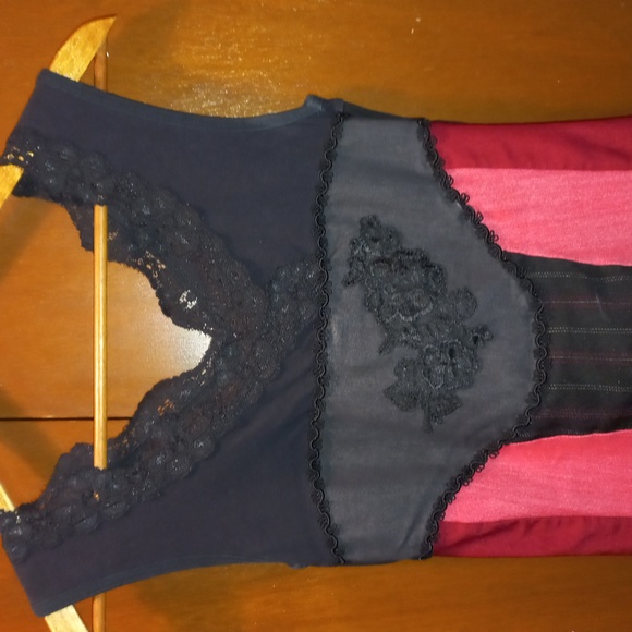 KOLLONTAI SIZE XS, BLACK & Red Tunic - Picture 2 of 16